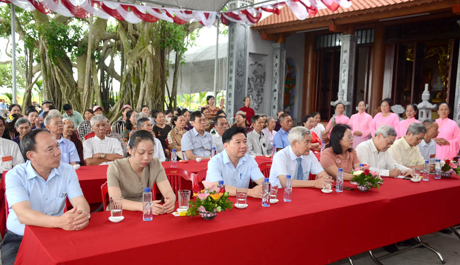 C&acirc;y[-]cổ[-]thụ[-]đầu[-]ti&ecirc;n[-]của[-]x&atilde;[-]B&igrave;nh[-]Định,[-]tỉnh[-]Hưng[-]Y&ecirc;n[-]được[-]c&ocirc;ng[-]nhận[-]C&acirc;y[-]Di[-]sản[-]Việt[-]Nam